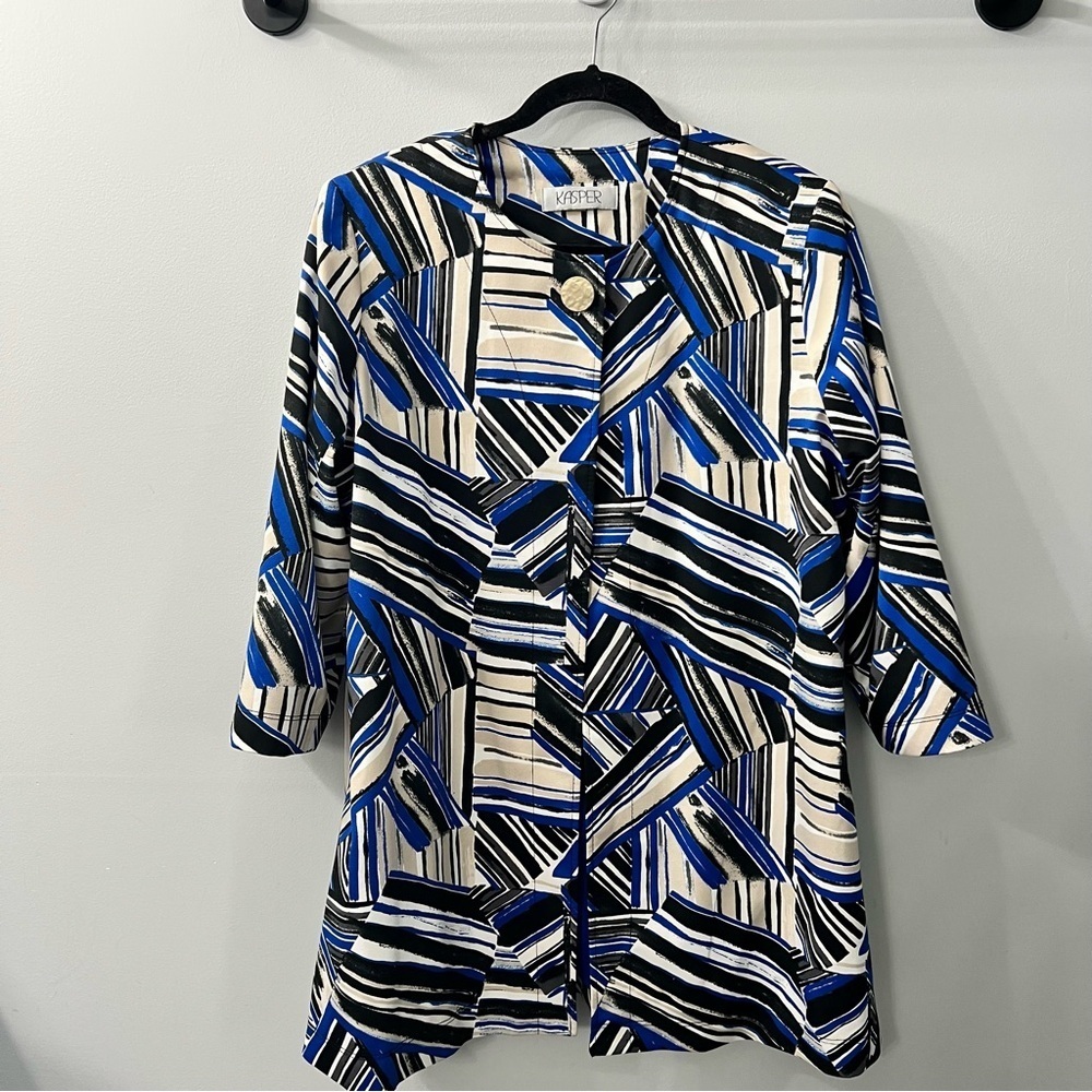 Kasper Blue & White Abstract 3/4 Length Sleeve One Button Flyaway Topper Blazer - Picture 7 of 9